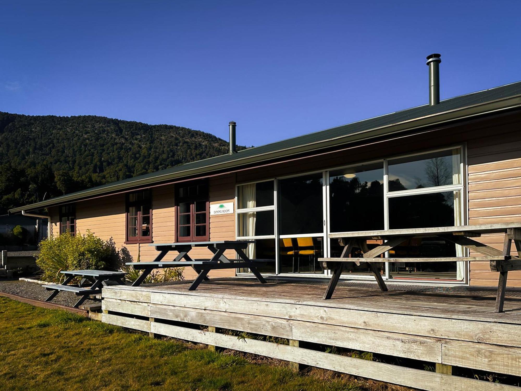 The Crossing Lodge & Backpackers Erua Exteriör bild