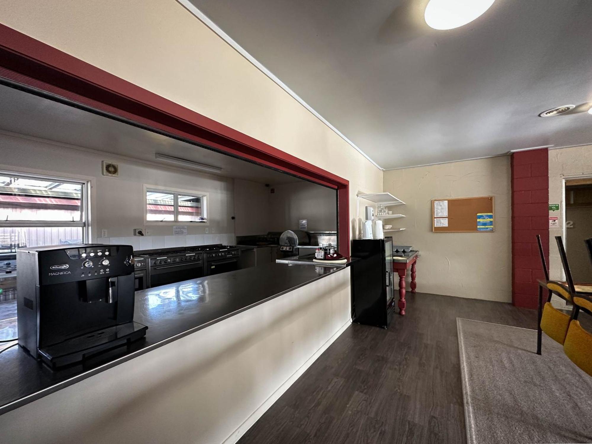 The Crossing Lodge & Backpackers Erua Exteriör bild