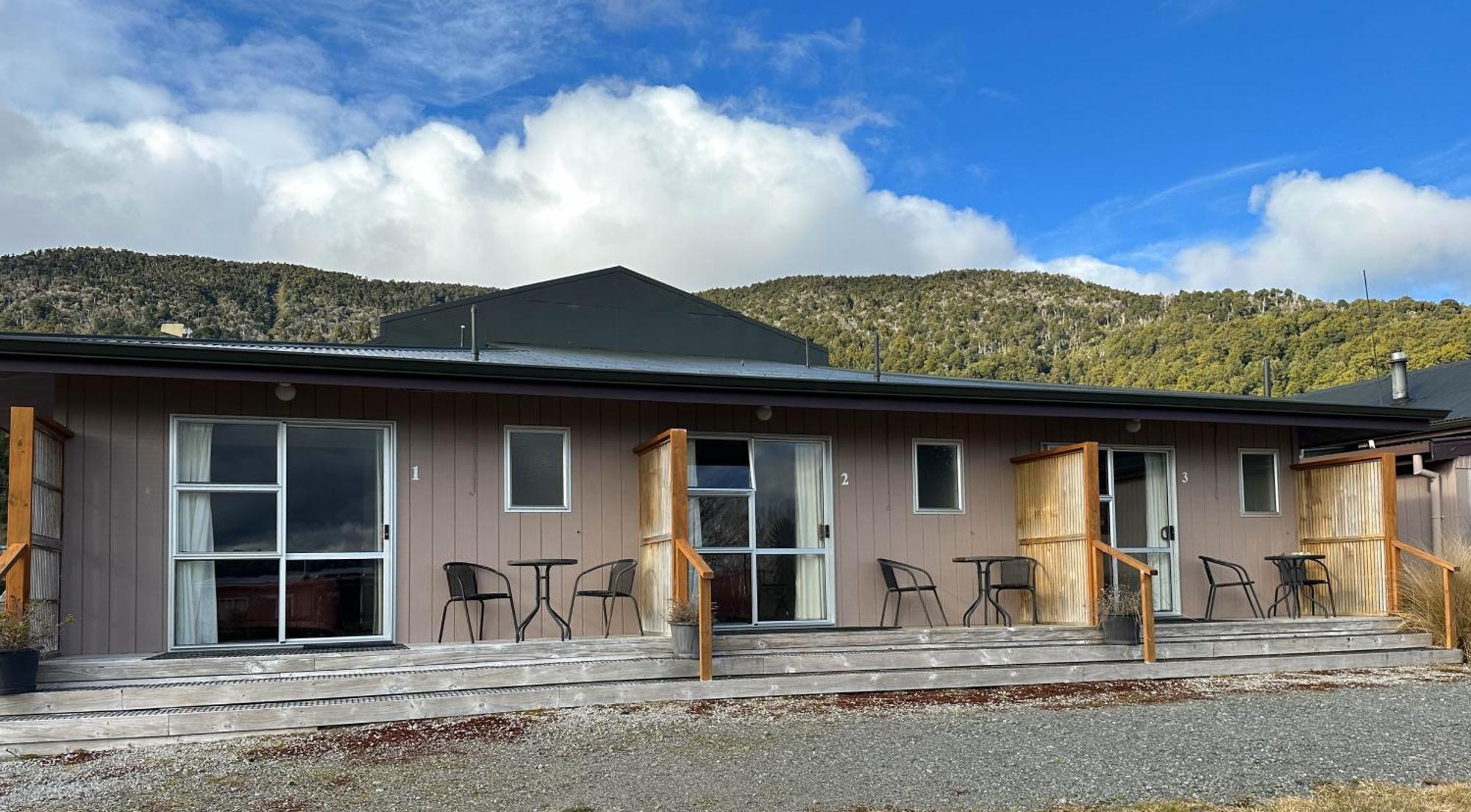 The Crossing Lodge & Backpackers Erua Exteriör bild