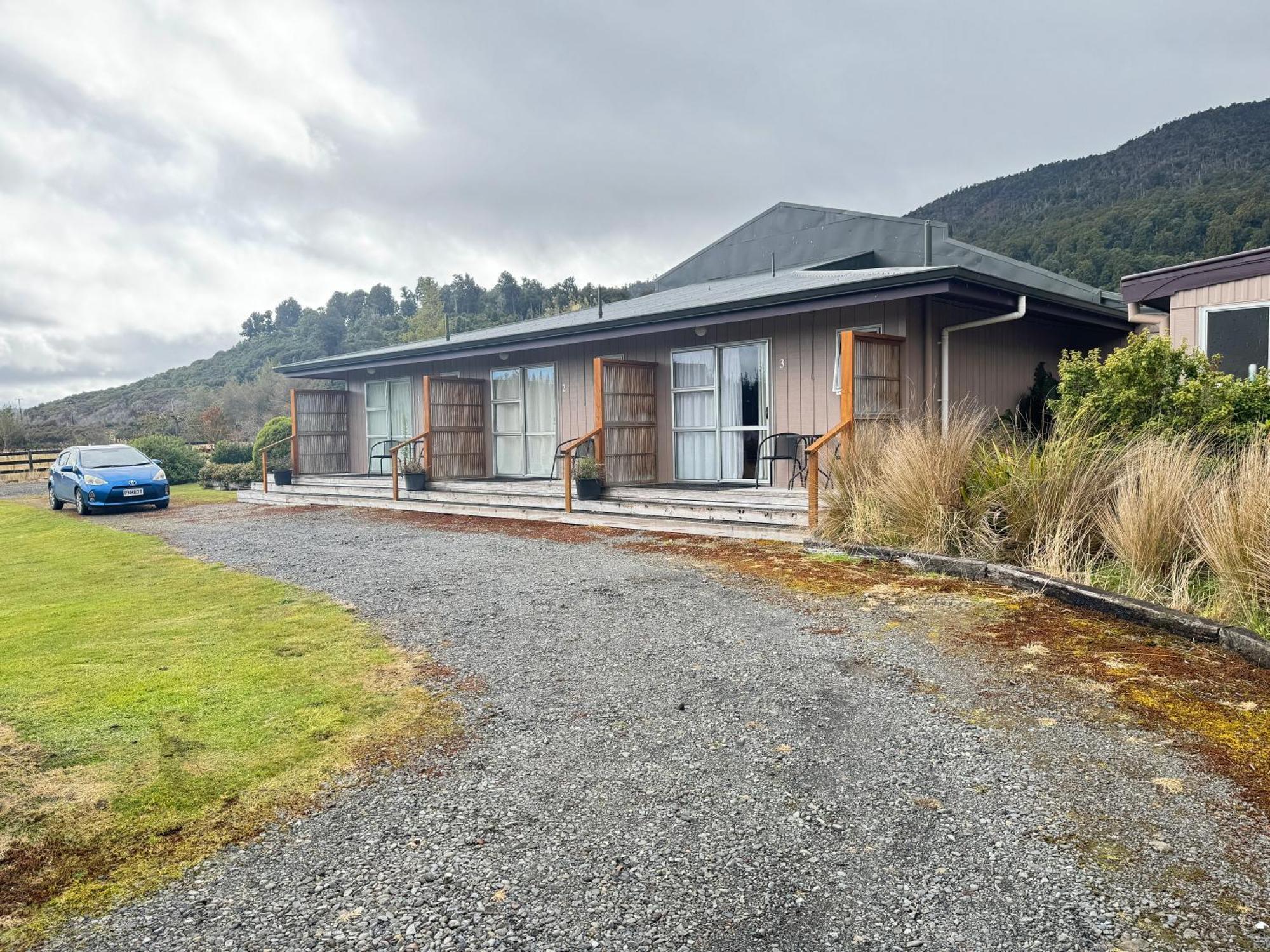 The Crossing Lodge & Backpackers Erua Exteriör bild