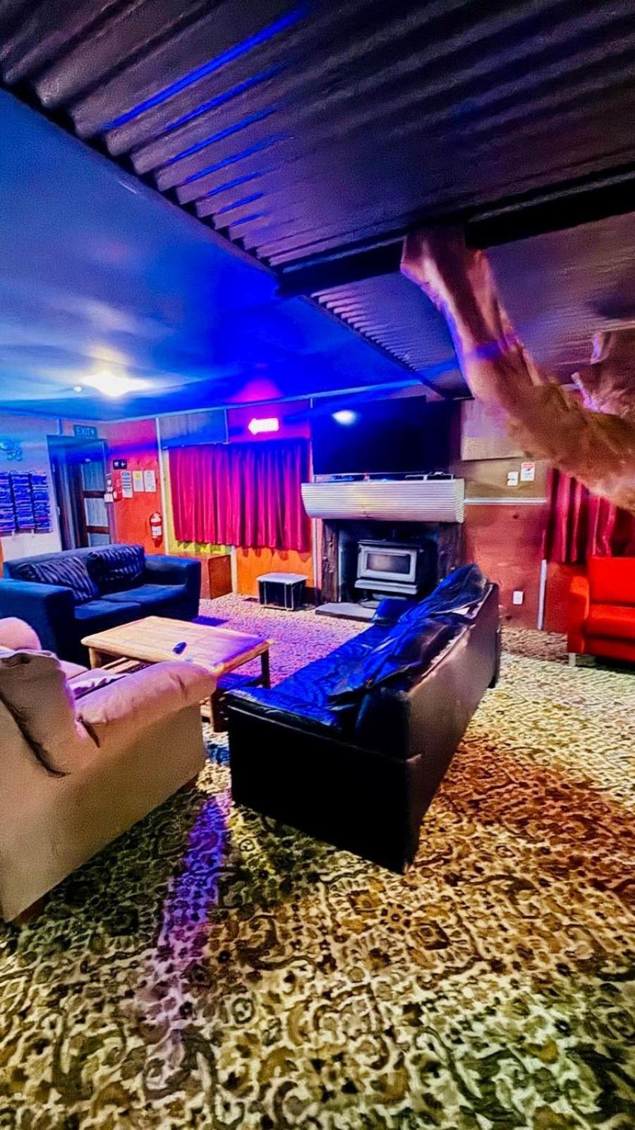 The Crossing Lodge & Backpackers Erua Exteriör bild