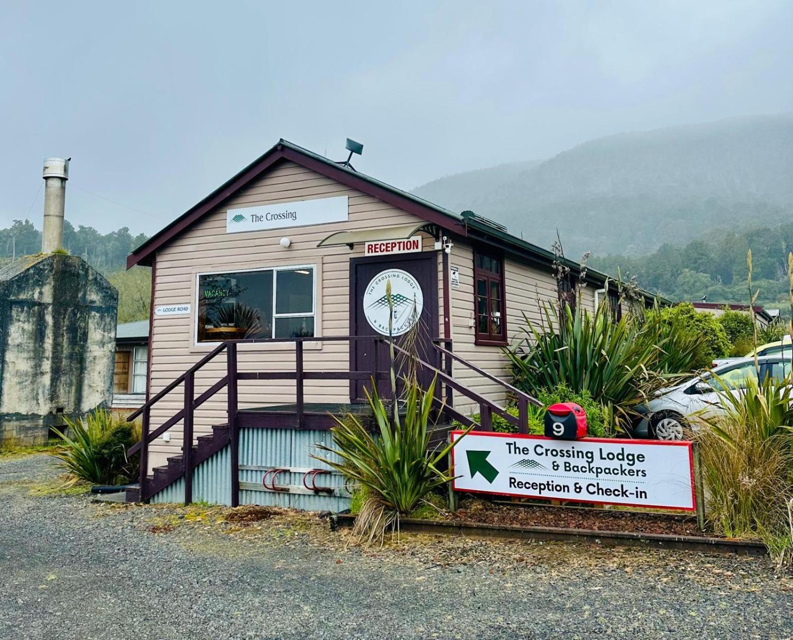 The Crossing Lodge & Backpackers Erua Exteriör bild