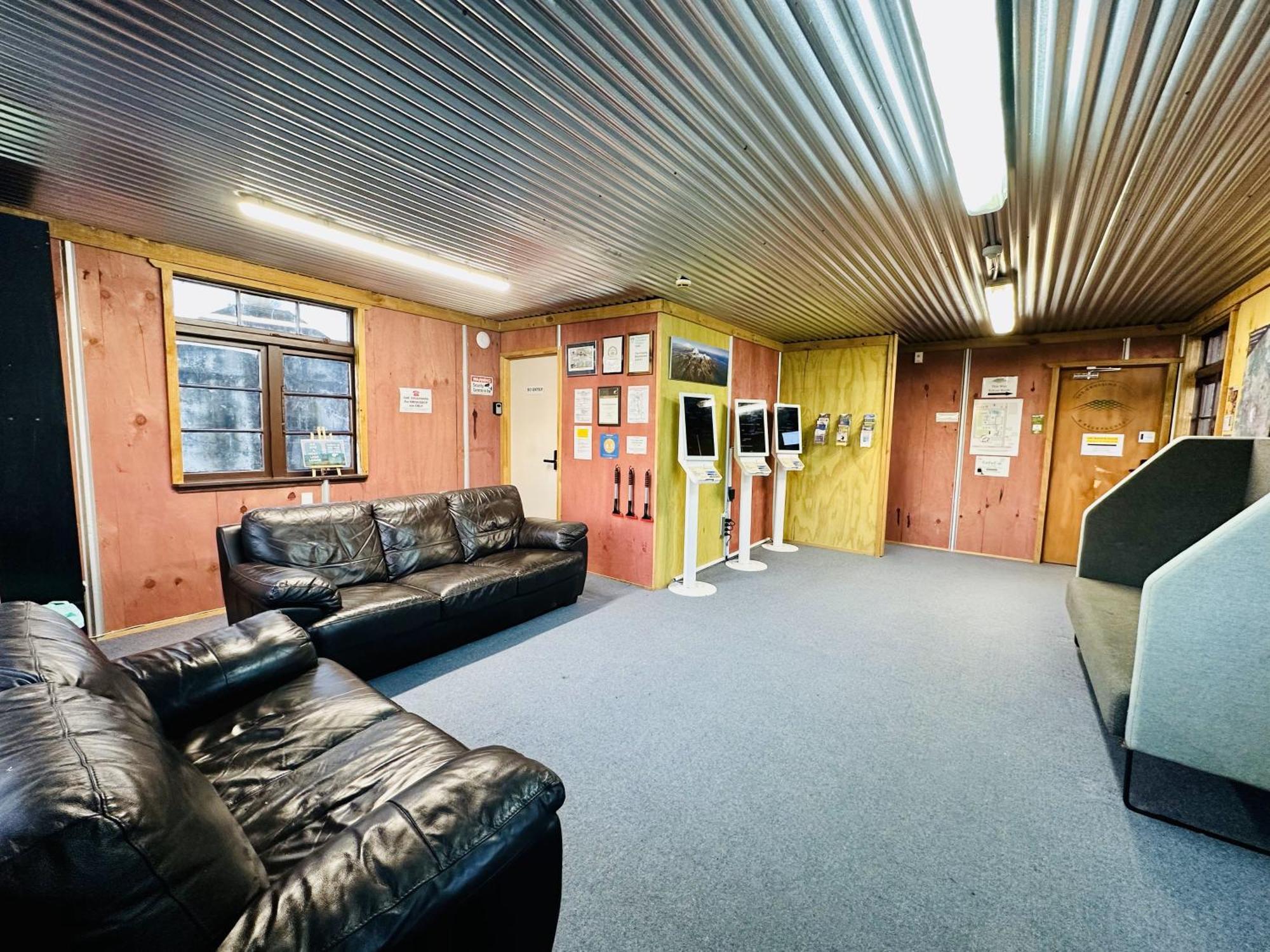 The Crossing Lodge & Backpackers Erua Exteriör bild